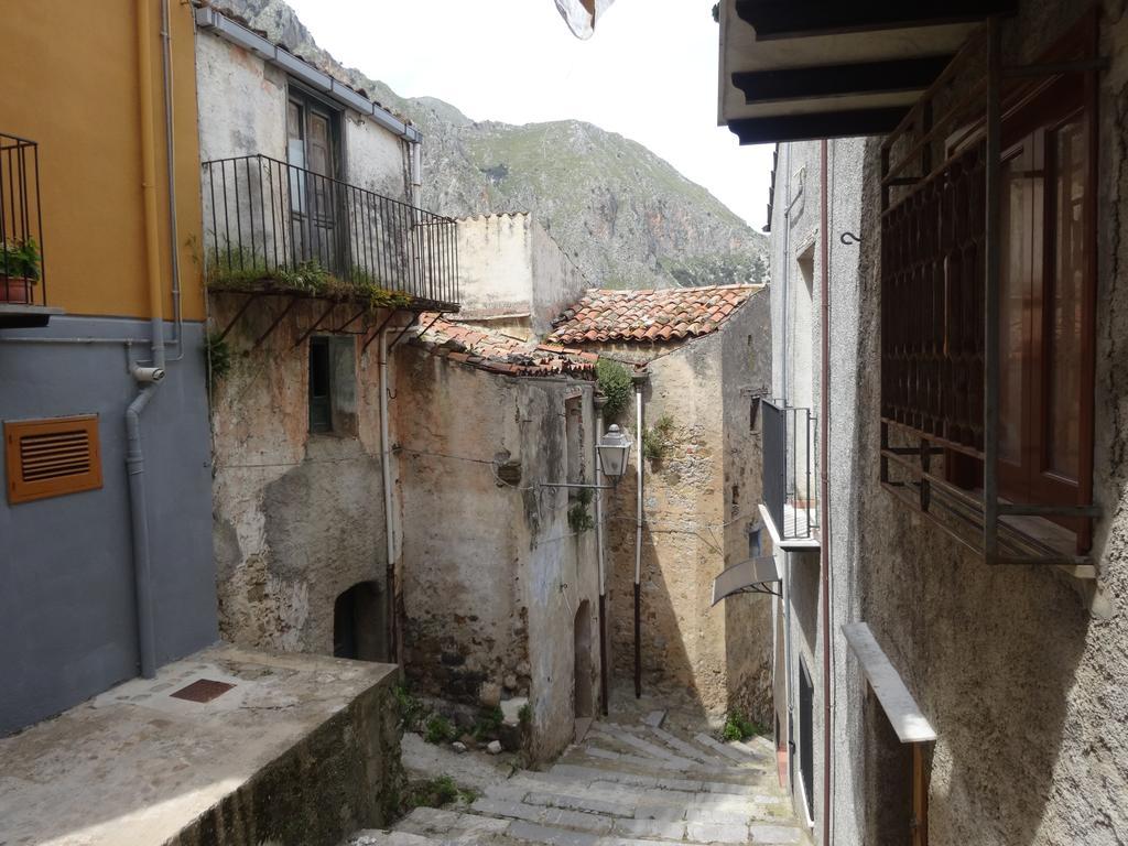 Hysnara Affittacamere Isnello Exterior foto